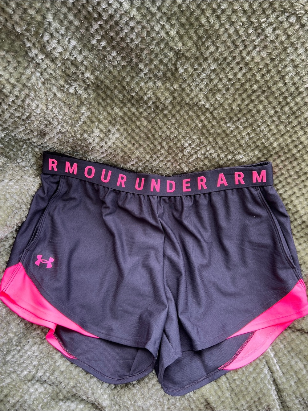Under Armour Large Women’s Black Shorts with Pink Trim